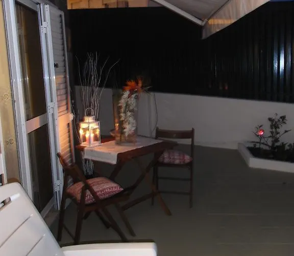 View Camelias House By Sixtyfive Boutique * אריסרייה